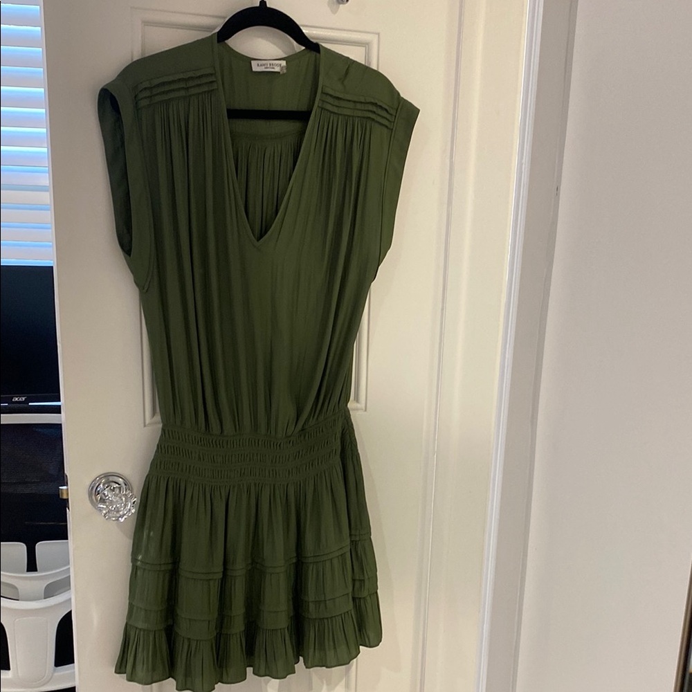 Elegant Green Sleeveless Dress